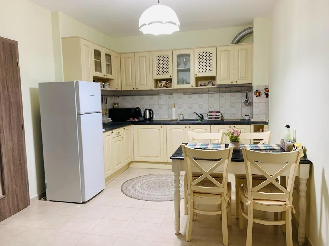 Kiwi Gardens Apartment Byala  Exterior photo